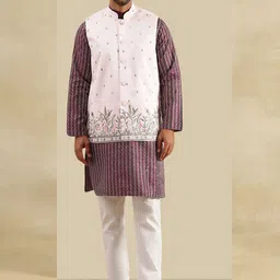SOJANYA Men Floral Embroidered Kurta with Pyjama-47