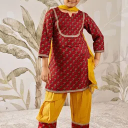 VASTRAMAY Girls Floral Printed Cotton Kurta with Patiala & Dupatta-picture-45