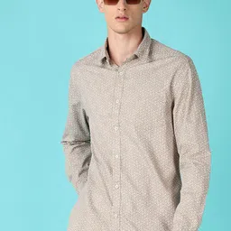 V-Mart Men Spread Collar Geometric Printed Cotton Casual Shirt-image-12