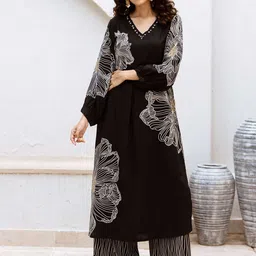 Sangria Women Floral Printed Kurta with Palazzo-image-25