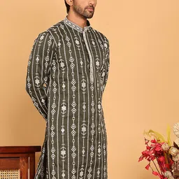 Jompers Men Geometric Embroidered Mirror Work Kurta-picture-21