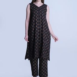 Akshayini Floral Printed Pure Cotton V-Neck Sleeveless A-Line Kurta With Trousers-image-80