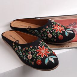 Pairs4U Women Embellished Ethnic Mojaris with Embroidered Flats-31