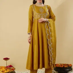 NIZA FASHION Women Floral Yoke Design Regular Sequinned Pure Silk Kurta Set-picture-11