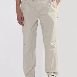 SHOWOFFFF Men Solid Low-Rise Pleated Trousers-image-47