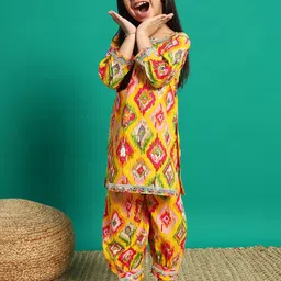 Readiprint Fashions Girls Floral Printed Gotta Patti Pure Cotton Kurti With Harem Pant-image-31