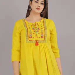 AVAYAYAT Embroidered Keyhole Neck Top-picture-10