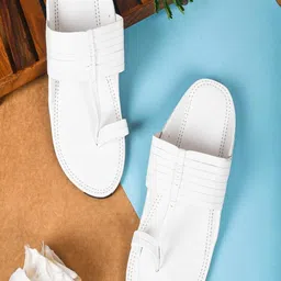 AMAZING TRADERS Men White One Toe Flats-image-9