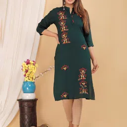 Mehsoos Floral Embroidered Mandarin Collar Thread Work Straight Kurta-picture-7
