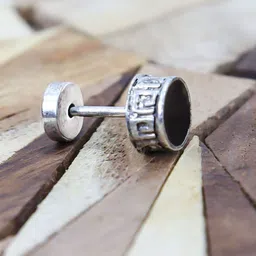 VAGHBHATT Circular Studs Earrings image 4