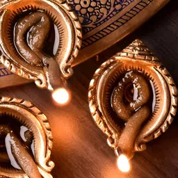 Indianshelf 3-Pcs Brass Pooja Diyas-image-32