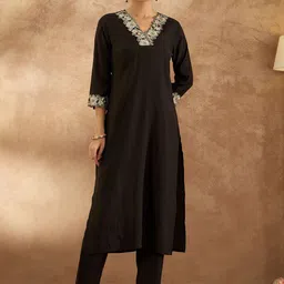 Indo Era Women Floral Kurta with Trousers-18