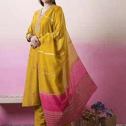 Wedani Floral Embroidered Thread Work V-Neck Straight Kurta With Pyjamas And Dupatta-picture-27