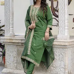 VredeVogel Floral Embroidered Round Neck Regular Straight Kurta With Trouser With Dupatta-picture-43