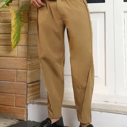 Campus Sutra Men Comfort Relaxed Fit Mid-Rise Pleated Trousers-picture-45
