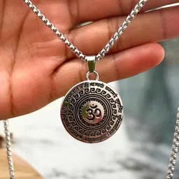 APUNKA D FASHION Unisex Silver-Plated Stainless Steel Pendant With Chain-31