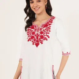 Brownverse Floral Embroidered V-Neck Khadi Kurti-image-39