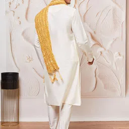 VASTRAMAY Men Regular Kurta with Pyjamas & With Dupatta image 4