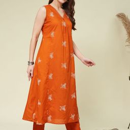 MOKOSH Floral Embroidered V-Neck Pleated Thread Work A-Line Kurta With Trouser image 5