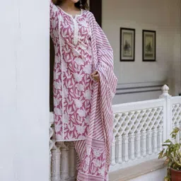 PARTHVI Women Floral Printed Regular Thread Work Pure Cotton Kurta with Trousers & With Dupatta-picture-58