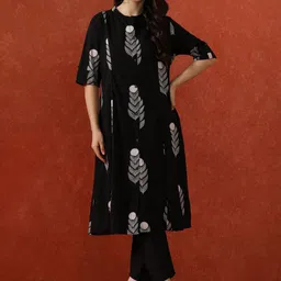QSH Women Ethnic Motifs Printed Kurta with Trousers-23