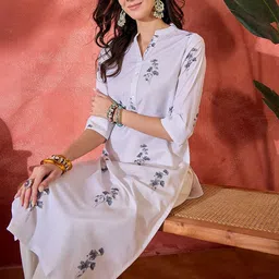 Sangria Women Floral Printed Mandarin Collar Straight Kurta-18