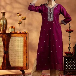 Tulip Eden Floral Embroidered V-Neck Sequinned Silk Straight Kurta-30
