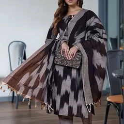 KALINI Geometric Printed Straight Kurta with Trouser & Dupatta-picture-30