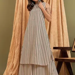 InWeave Women Pure Cotton Kurta with Palazzos-picture-50