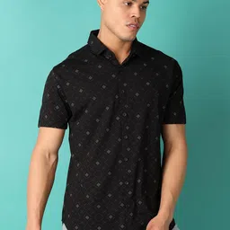 V-Mart Men Spread Collar Geometric Printed Cotton Casual Shirt-image-45