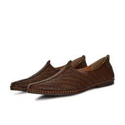 Big Boon Men Textured Slip-On Mojaris-image-6