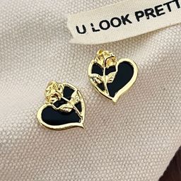VAGHBHATT Gold-Plated Heart Shaped Studs-72