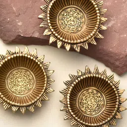 Indianshelf 3Pcs Textured Brass Oil Diyas-picture-16