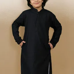 Here&Now X Sanwara Boys Geometric Mandarin Collar Sangria Kurta-image-62