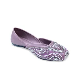 Jootavoota Women Embellished Ethnic Round Toe Mojaris Flats-picture-27