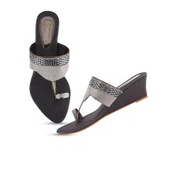Shoetopia Girls Embellished Ethnic Block Sandals-42