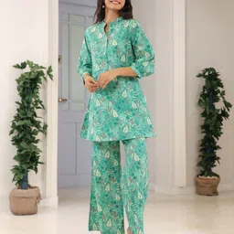 NAINVISH Floral Printed Tunic With Palazzos-13
