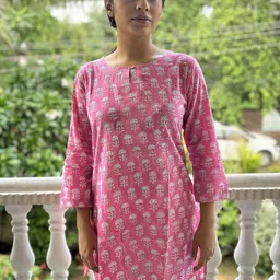 GOODHAND Floral Printed Pure Cotton Kurti-image-4
