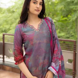 Ambraee Abstract Printed Beads & Stones Chanderi Silk Straight Kurta & Trouser & Dupatta image 4