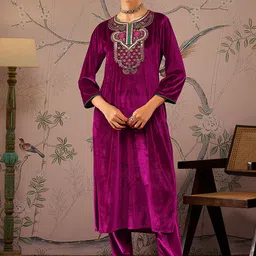 Shae by SASSAFRAS Floral Embroidered Round Neck Three-Quarter Sleeves Regular Velvet Kurta-picture-17
