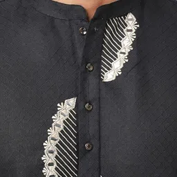 Arch element Men Thread Work Kurta image 3