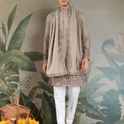 ODETTE Men Embroidered Flared Sleeves Thread Work Kurta-picture-7