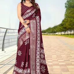 J 6 DESIGNER Geometric Printed Saree-picture-6