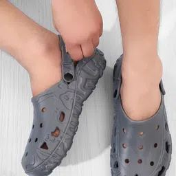 TOE CANDY Men Rubber Clogs-image-7
