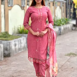 VredeVogel Women Floral Embroidered Regular Mirror Work Kurta with Trousers & With Dupatta-18