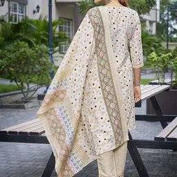 DIVASTRI Women Floral Printed Regular Kurta with Trousers & With Dupatta image 4
