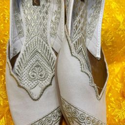 DESI COLOUR Women Embellished Ethnic Mojaris with Embroidered Flats-image-20