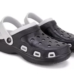 DRACKFOOT Men Set of 2 Self Design Clogs image 2