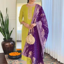 JAPNAAM Floral Yoke Design Regular Zari Work Straight Kurta With Trouser And Dupatta image 2