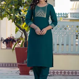 SKYLEE Floral Printed Regular Straight Kurta With Trousers And Dupatta image 4